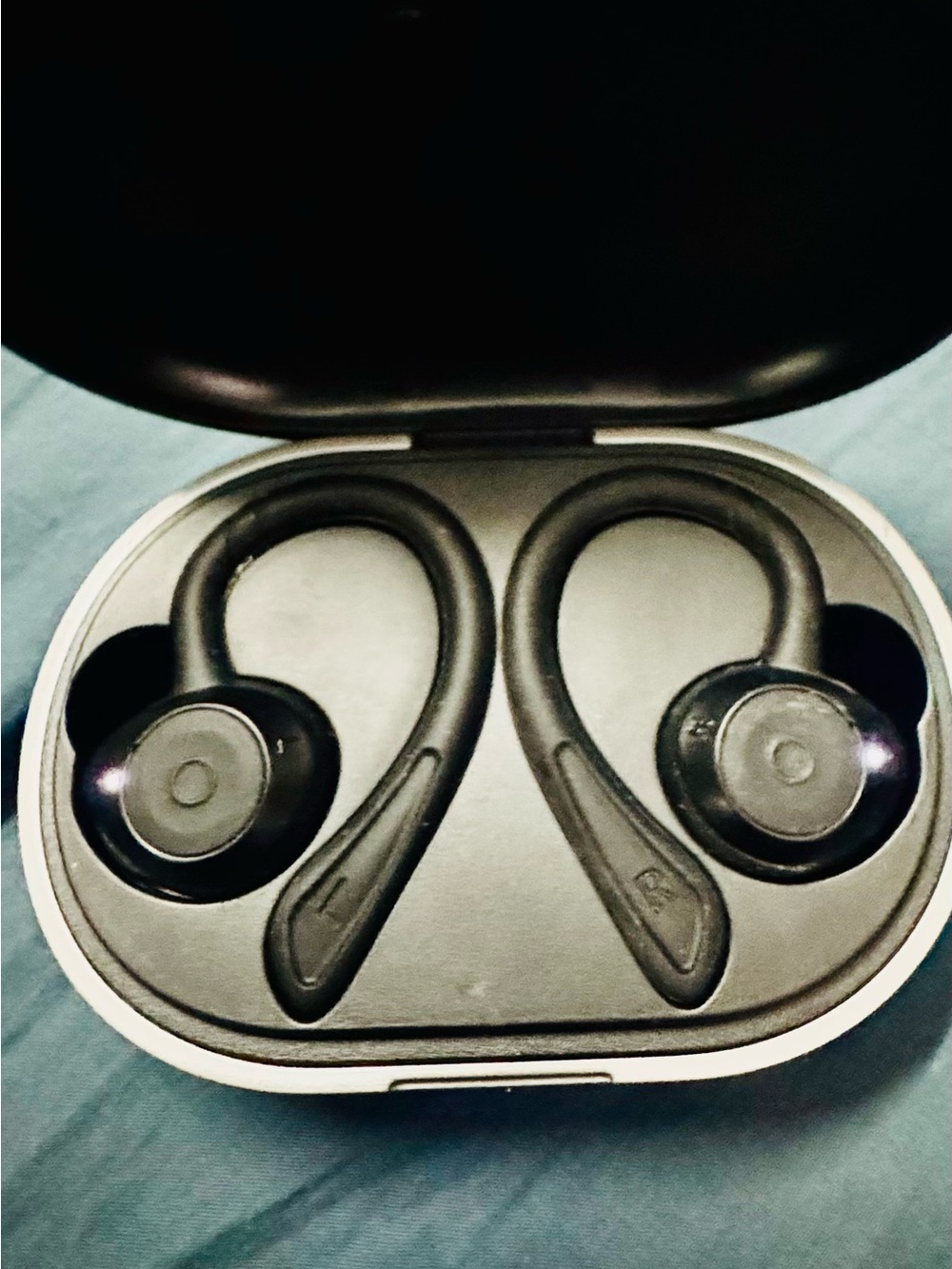 HolyHigh G4 True Wireless bluetooth Sport Earbuds with Charging Case